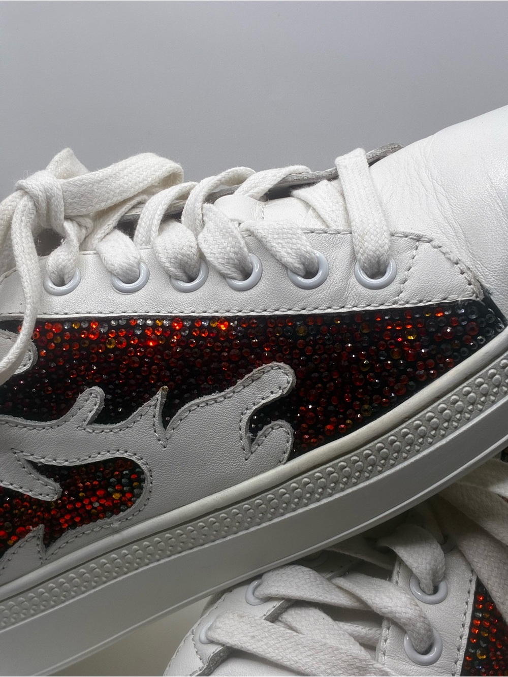 LOLA CRUZ WOMANS LEATHER / RHINESTONE EMBELLISHED SNEAKER/ SIZE 7 - Picture 15 of 15